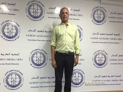 Aziz Rhali, presidente de la Asociación Marroquí de Derechos Humanos (AMDH), en la sede de la organización en Rabat.