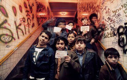 "Hice esta foto a un grupo de grafiteros a finales de diciembre de 1972, en la parada de metro Washington Heights, al norte de Harlem. Fue durante la primera hora del primer día del encargo que me hizo una firma británica de diseño. Querían editar un libro promocional con algún tema neoyorquino. El grafiti estaba eclosionando por toda la ciudad. Era el fenómeno visualmente más emocionante en aquel lugar y momento".