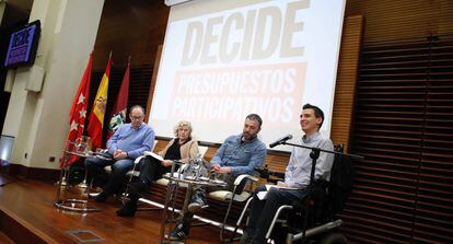 La alcaldesa (centro) con los concejales Ram&oacute;n Silva, Nacho Murgui y Pablo Soto.