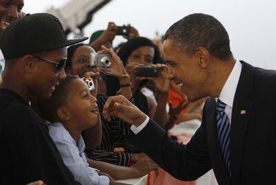 El presidente Barack Obama se acerca a saludar a sus seguidores en Miami.