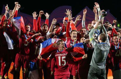 La selección sub-20 de Serbia celebra el Mundial