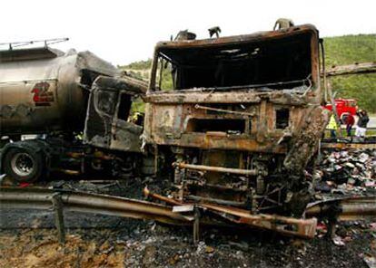 Imagen del accidente de dos camiones en la Nacional II cerca de Lleida el pasado 30 de abril.