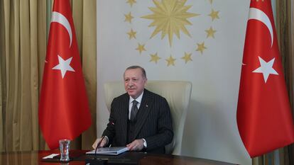 El presidente turco, Recep Tayyip Erdogan, en una videoconferencia este viernes con la presidenta de la Comisión Europea, Ursula von der Leyen.