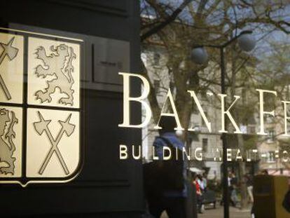 El logotipo de Bank Frey a las puertas de una de sus oficinas en Zurich