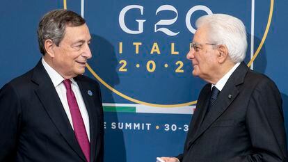 El primer ministro, Mario Draghi, y el presidente de la República, Sergio Mattarella, durante el G-20 celebrado en Roma.