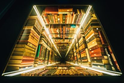 Juego de espejos para recrear la biblioteca infinita de libros sobre Napoleón de Kubrick.