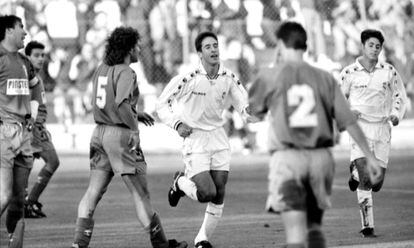 Encuentro de Segunda División B disputado entre el Real Madrid C y el Móstoles el 12 de Noviembre de 1994. En el centro de la imagen, Raúl en dicho partido.