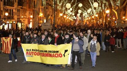 Miles de personas participan en la manifestación por el derecho a decidir de los Países Catalanes. 