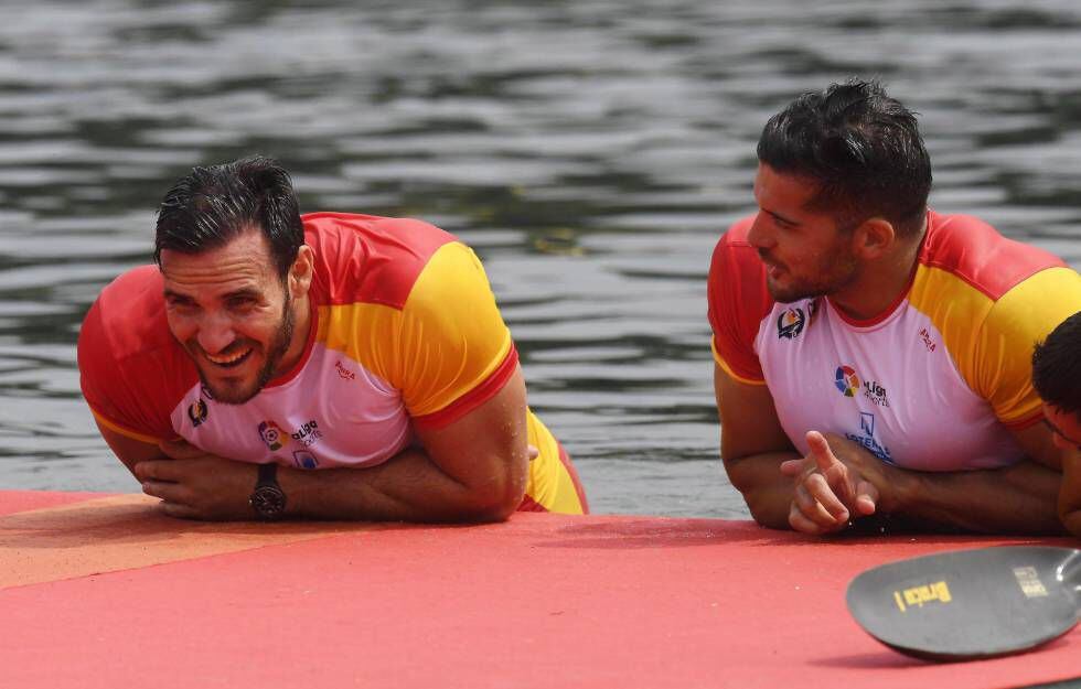 Craviotto (I) y Toro, después de ganar el oro en el K2-200.