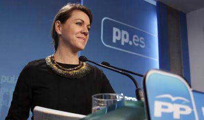 La secretaria general del PP, María Dolores de Cospedal, durante la rueda de prensa en Génova.