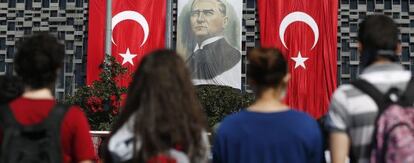 Protesta silenciosa en la plaza Taksim.