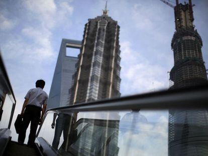 Shanghai Tower (a la derecha, en construcción)