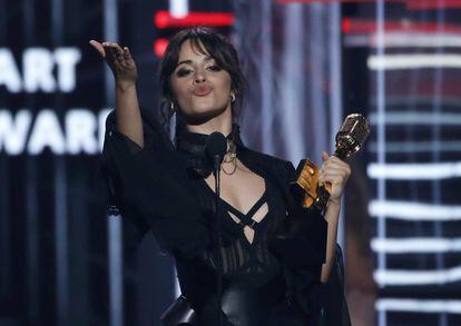 Camila Cabello, ganadora del premio Billboard Chart Achievement Award.