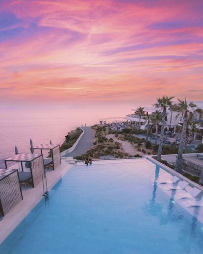 Uno de los lujosos hoteles de Ibiza, el 7Pines Resort. 