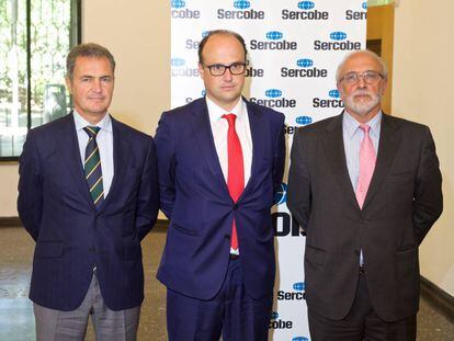 Santiago del Valle (presidente de Sercobe), Juan Ignacio Díaz Bidar (jefe de gabinete de la ministra de Industria) y Juan Ramón Durán (director general de Sercobe).