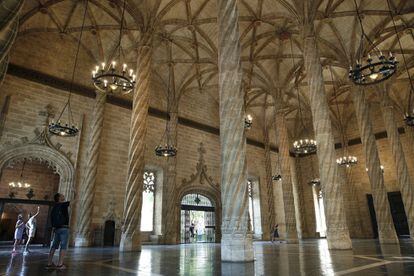 La Lonja de mercaderes de la seda, declarada Patrimonio Mundial de la Humanidad por la UNESCO en 1996 es el mejor exponente del gótico civil de la antigua corona de Aragón. 