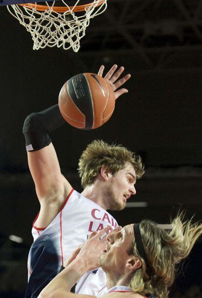 Splitter, tras un mate, junto a su compañero Herrmann.