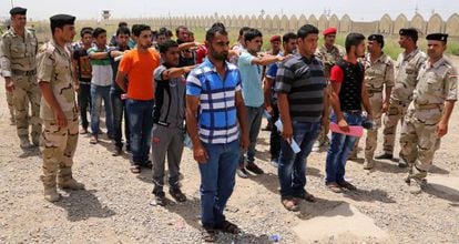 Voluntarios, en un centro de reclutamiento del Ejército en Bagdad.