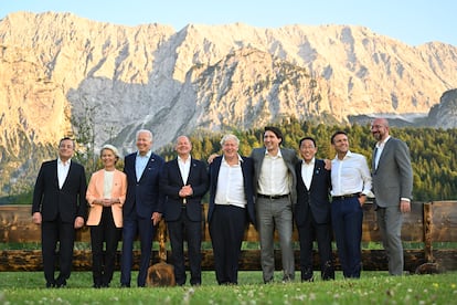 The high temperatures collapsed the protocols during the last G7 summit, held at the home of German Chancellor Olaf Scholtz in the Bavarian Alps, who removed the obligation to wear a tie, leaving a stamp to remember on June 22, 2022.