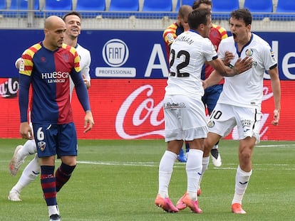 Enes Unal, tras marcar su segundo gol en el estadio El Alcoraz en Huesca, este domingo.