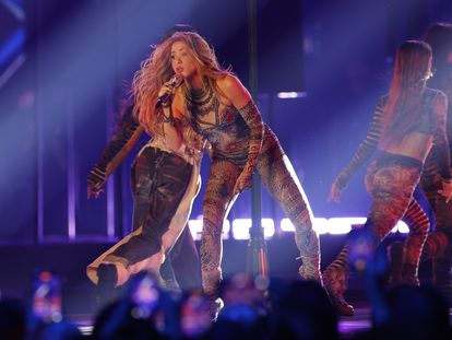 Shakira, actuando en los Latin Grammy 2023, celebrados en Sevilla el 16 de noviembre pasado.