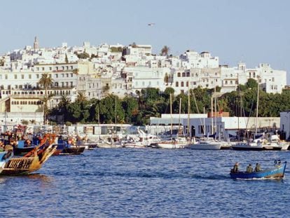 Vista de la ciudad vieja de Tánger desde el puerto.