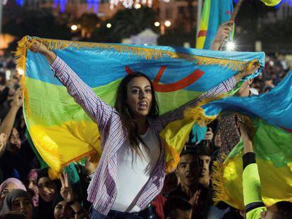 Protestas por la muerte de un vendedor de pescado al que la polic&iacute;a hab&iacute;a confiscado la mercanc&iacute;a, el pasado lunes en Marruecos.