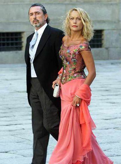 Correa y su esposa, María del Carmen Rodríguez, en la boda de Ana Aznar y Alejandro Agag.