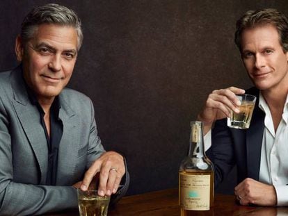 George Clooney y Rande Gerber, bebiendo Casamigos.