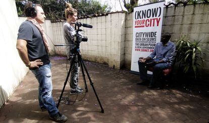 Fernando y Paula realizan una entrevista en Nairobi, Kenia.