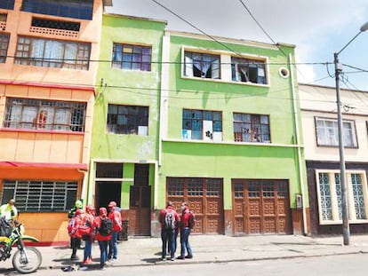 Vista de la fachada de la 'casa de los masajes', un centro de tortura ubicado en la localidad de Santa Fe, en el centro de Bogotá.