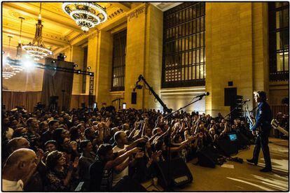 Foto del concierto en Grand Central publicada en la cuenta de Facebook oficial de Paul McCartney.