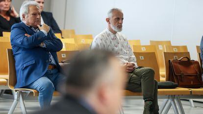 El expresidente de la Diputación y del PP de Valencia, Alfonso Rus, y el exgerente de Imelsa, Marcos Benavent, durante la sesión del juicio del ‘caso Imelsa’ celebrada el 25 de abril de 2023.