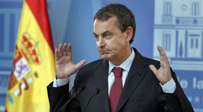 El presidente José Luis Rodríguez Zapatero, ayer en el palacio de la Moncloa.