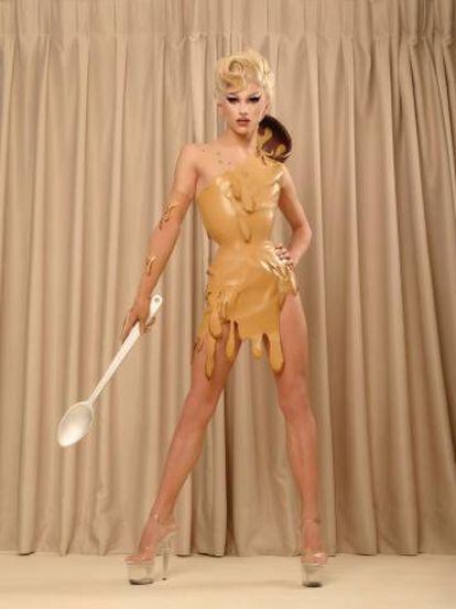 La 'drag' Sagittaria,vestida de crema catalana per a una de les proves del reality show 'Rupaul's Drag Race España'.
