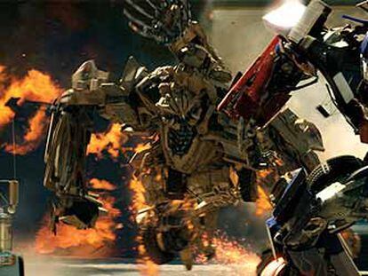 Escena de la película <i>Transformers</i>, dirigida por Michael Bay.