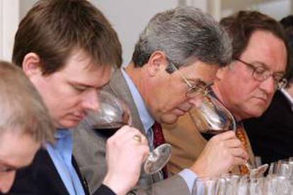 Desde 1988, Wine Spectator elabora su lista de los mejores 100 vinos del año. En 2012, este listado es el resultado de la revisión de más de 17.000 nuevos añadas puestas en el mercado, de las cuales 5.500 obtuvieron 90 puntos o más. EFE/Archivo