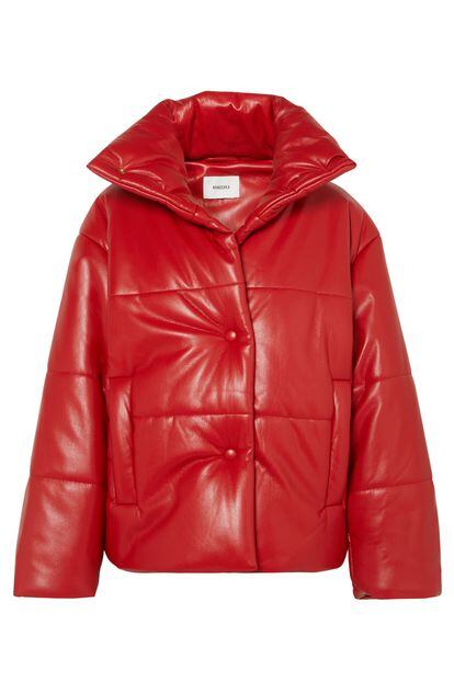 Chaqueta acolchada de piel vegana de Nanushka (520 €).