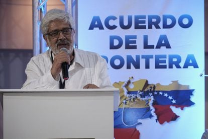 El ministro de Comercio de Colombia, Germán Umaña, habla durante el encuentro "Acuerdo de la Frontera", en Cúcuta, el jueves 18 ed agosto de 2022.