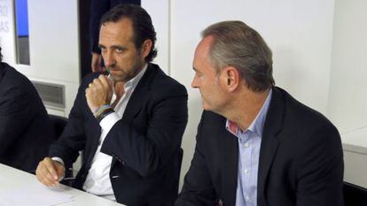 José Ramón Bauzá, a la izquierda, y el presidente valenciano Alberto Fabra este lunes.