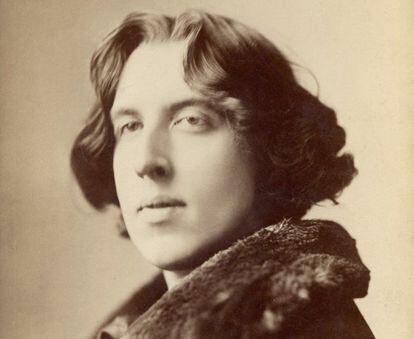 El escritor de origen irlandés Oscar Wilde (1854-1900), fotografiado en 1882.