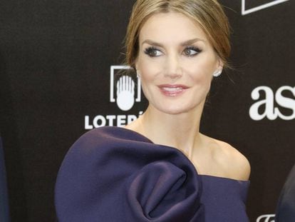 Do&ntilde;a Letizia, vestida de Delpozo, en el 50&ordm; aniversario del diario &#039;As&#039;.