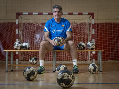 El entrenador del Barcelona de balonmano, Carlos Ortega, en la ciudad deportiva.