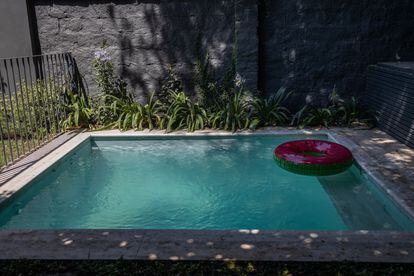 A swimming pool in Sol González's house helps them cope with the high summer temperatures in Santiago.