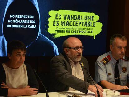 Rosa Alarcón (AMB), Pere Torres (ATM), y el comisario de los Mossos d'Esquadra, Josep Codina, presentan la nueva campaña contra el vandalismo