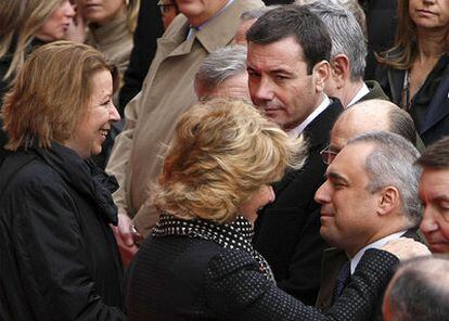 Esperanza Aguirre, Tomás Gómez, Rafael Simancas y Maru Menéndez, en el acto en la Real Casa de Correos en homenaje a todos los que trabajaron tras los atentados del 11-M.