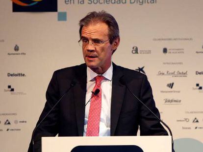 Jordi Gual, presidente de Caixabank, durante su intervención en el XVI congreso de la Confederación Española de Directivos y Ejecutivos (CEDE).