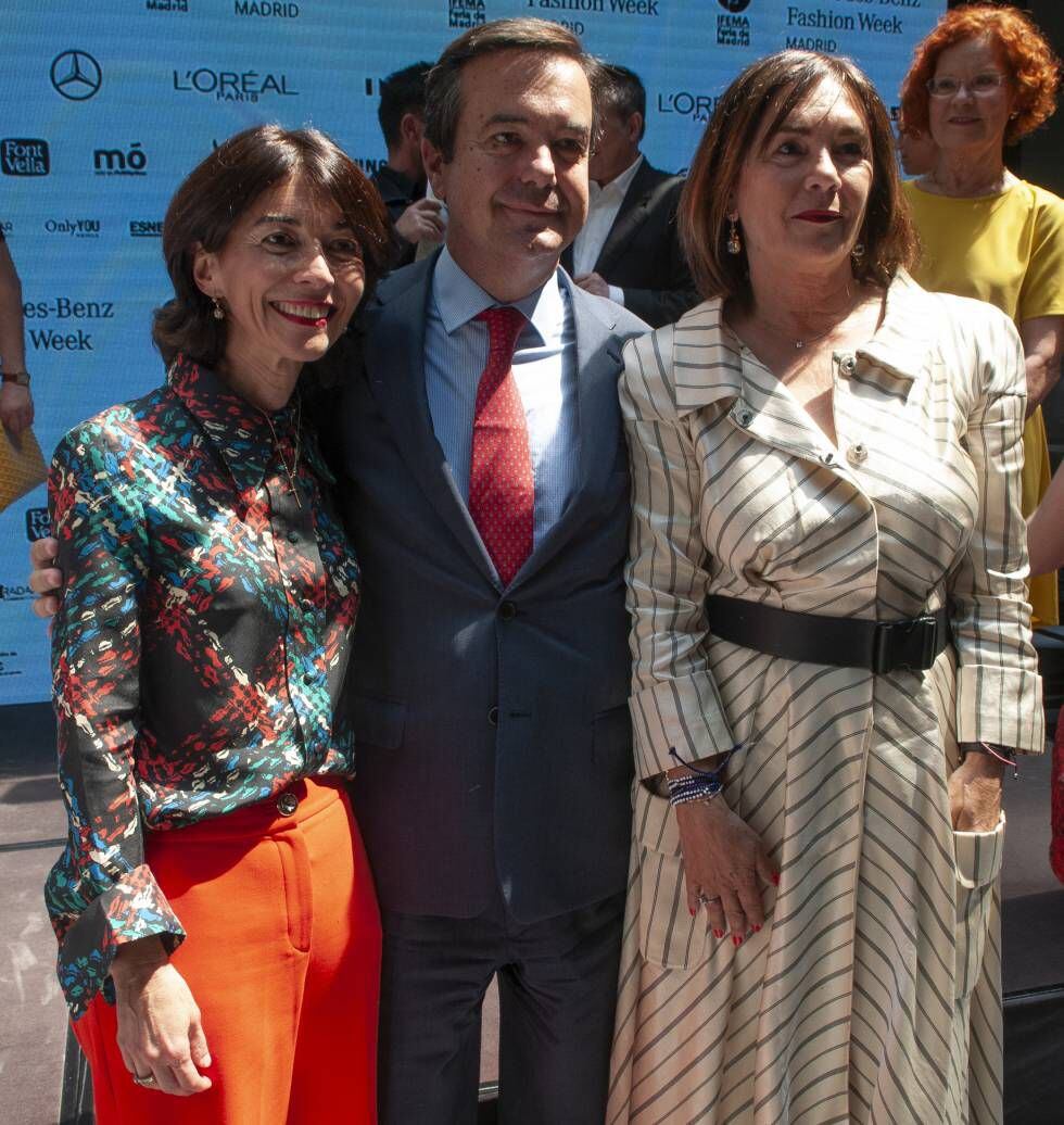 Nuria de Miguel (a la izquierda) y Charo Izquierdo (derecha), en la presentación de la nueva edición de la pasarela de Madrid, el 21 de junio.