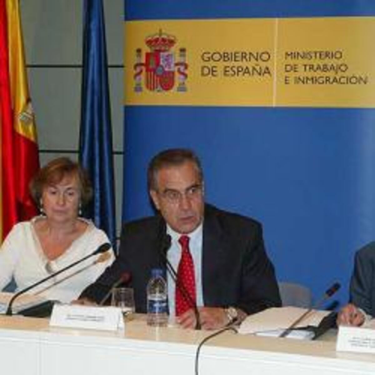 madrid-y-murcia-no-conceder-n-las-ayudas-de-350-euros-a-los-parados