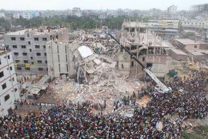 El derrumbamiento de una fábrica textil en Bangladés que dejó 1.127 muertos.